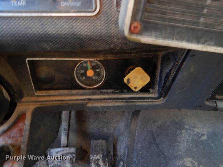 image for item GB9578 1992 Ford B700 oil distributor truck