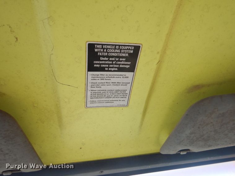 image for item GB9578 1992 Ford B700 oil distributor truck