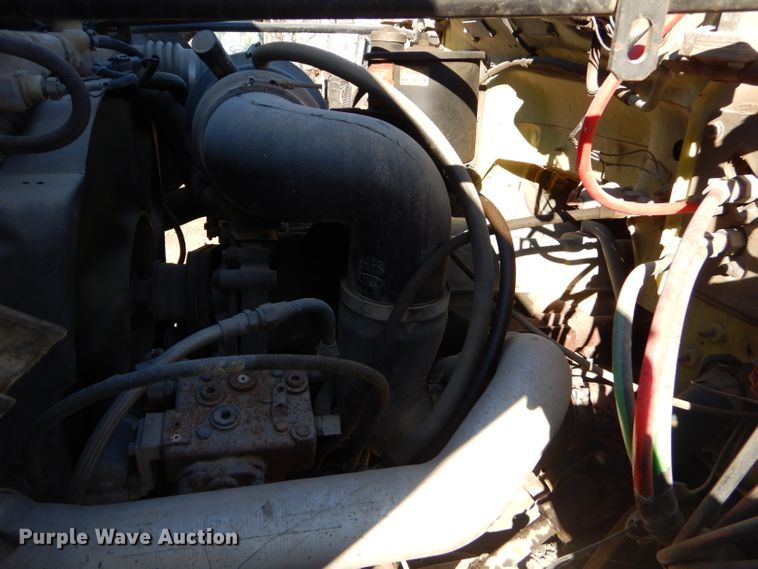 image for item GB9578 1992 Ford B700 oil distributor truck