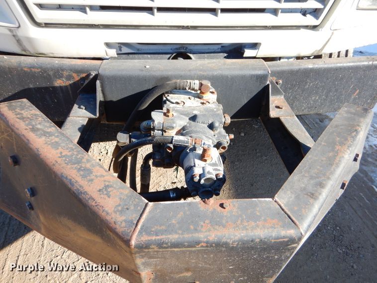 image for item GB9578 1992 Ford B700 oil distributor truck