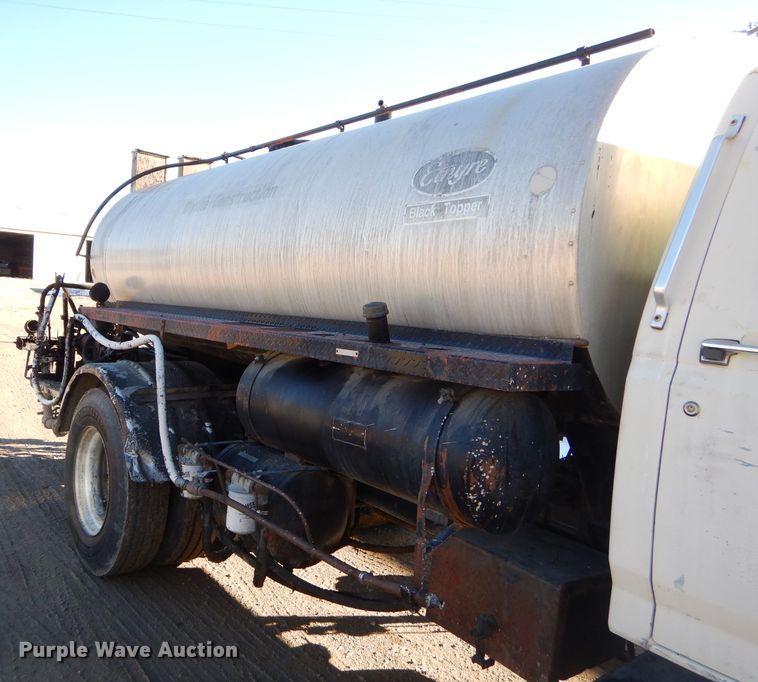 image for item GB9578 1992 Ford B700 oil distributor truck