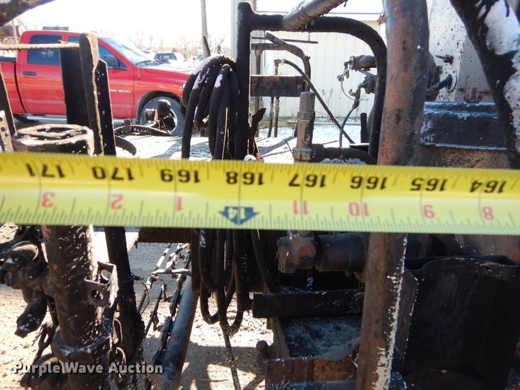 image for item GB9578 1992 Ford B700 oil distributor truck