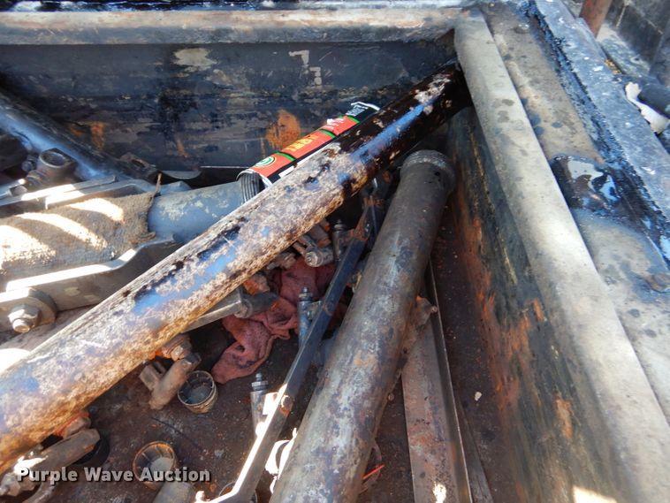 image for item GB9578 1992 Ford B700 oil distributor truck