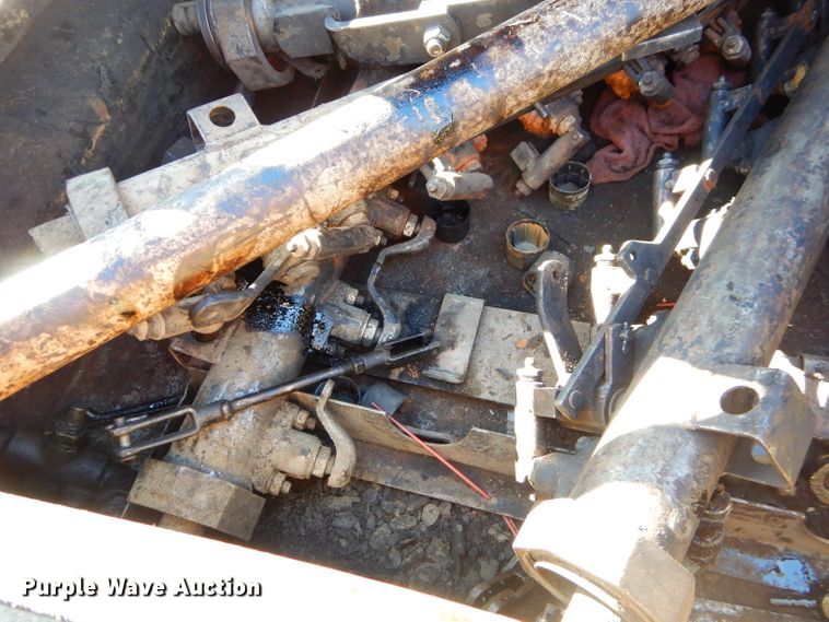 image for item GB9578 1992 Ford B700 oil distributor truck