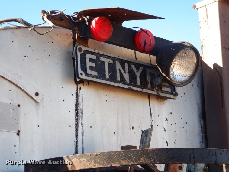 image for item GB9578 1992 Ford B700 oil distributor truck