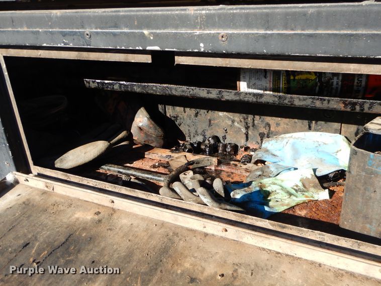 image for item GB9578 1992 Ford B700 oil distributor truck