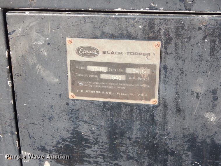 image for item GB9578 1992 Ford B700 oil distributor truck