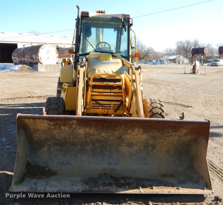 image for item GB9579 2003 Komatsu WB140-2 backhoe