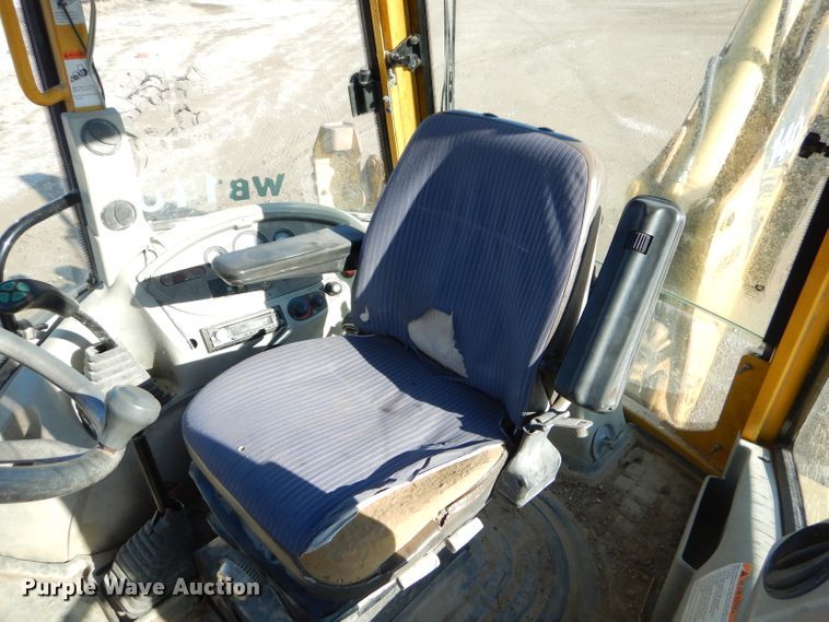 image for item GB9579 2003 Komatsu WB140-2 backhoe