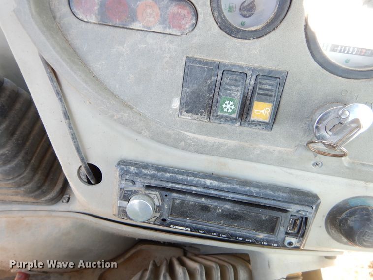 image for item GB9579 2003 Komatsu WB140-2 backhoe