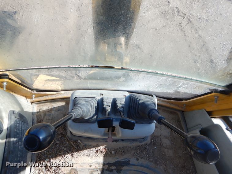 image for item GB9579 2003 Komatsu WB140-2 backhoe