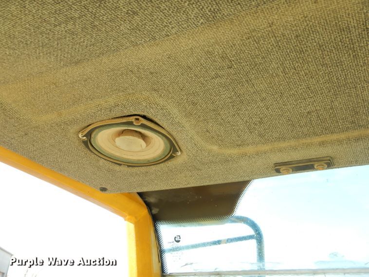 image for item GB9579 2003 Komatsu WB140-2 backhoe