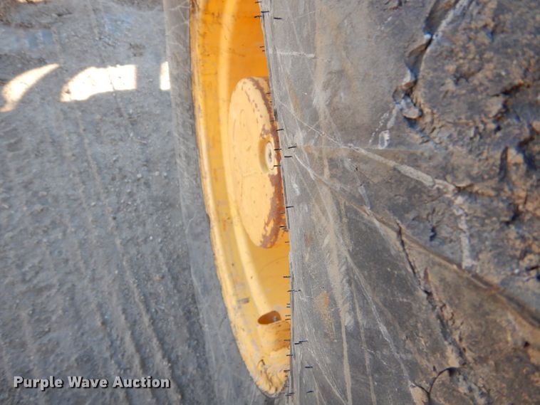 image for item GB9579 2003 Komatsu WB140-2 backhoe