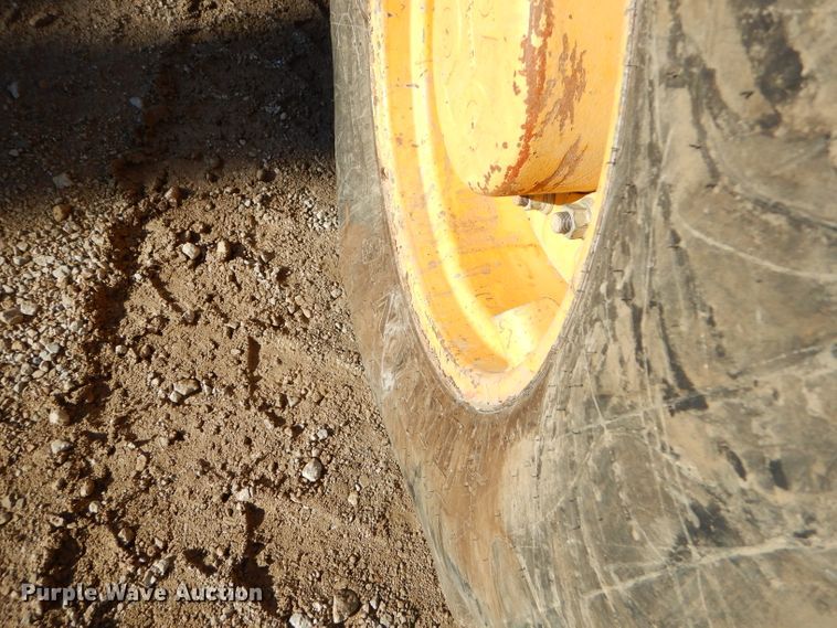 image for item GB9579 2003 Komatsu WB140-2 backhoe