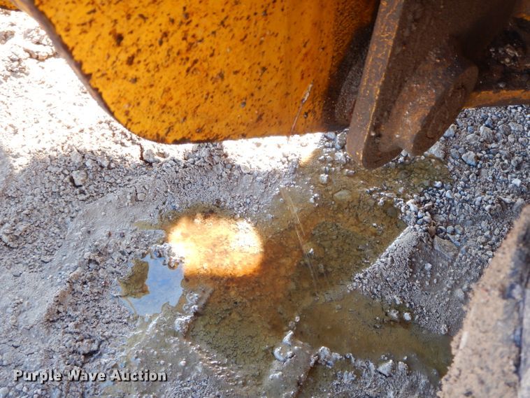 image for item GB9579 2003 Komatsu WB140-2 backhoe