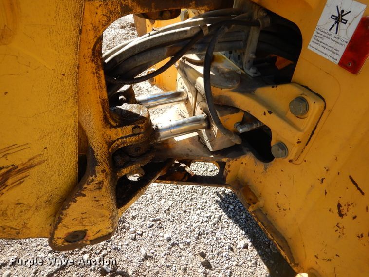 image for item GB9579 2003 Komatsu WB140-2 backhoe