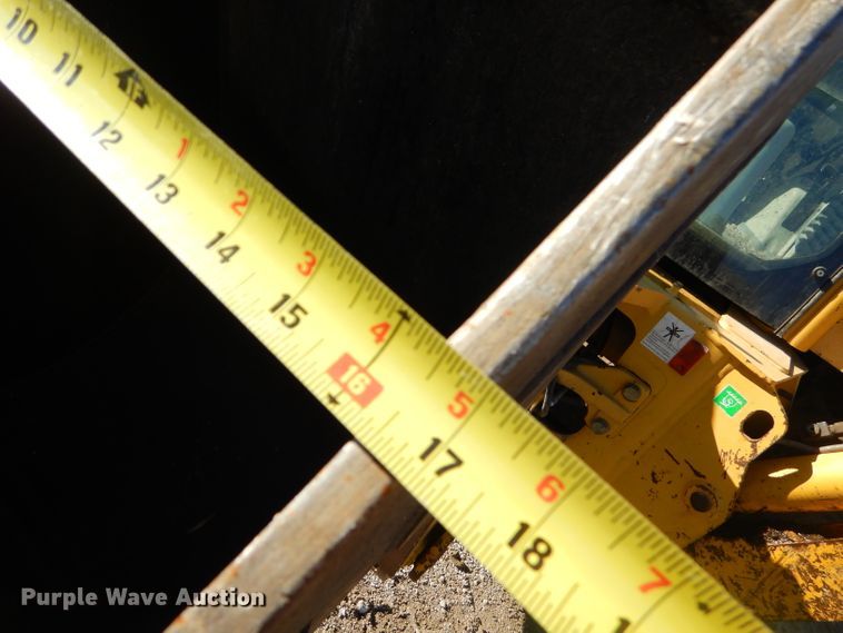 image for item GB9579 2003 Komatsu WB140-2 backhoe