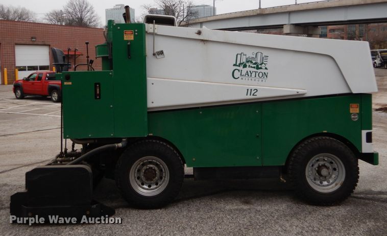 image for item GC9468 2008 Zamboni 545 ice resurfacer