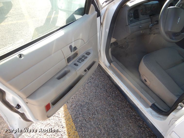 image for item GE9597 2007 Ford Crown Victoria Police Interceptor