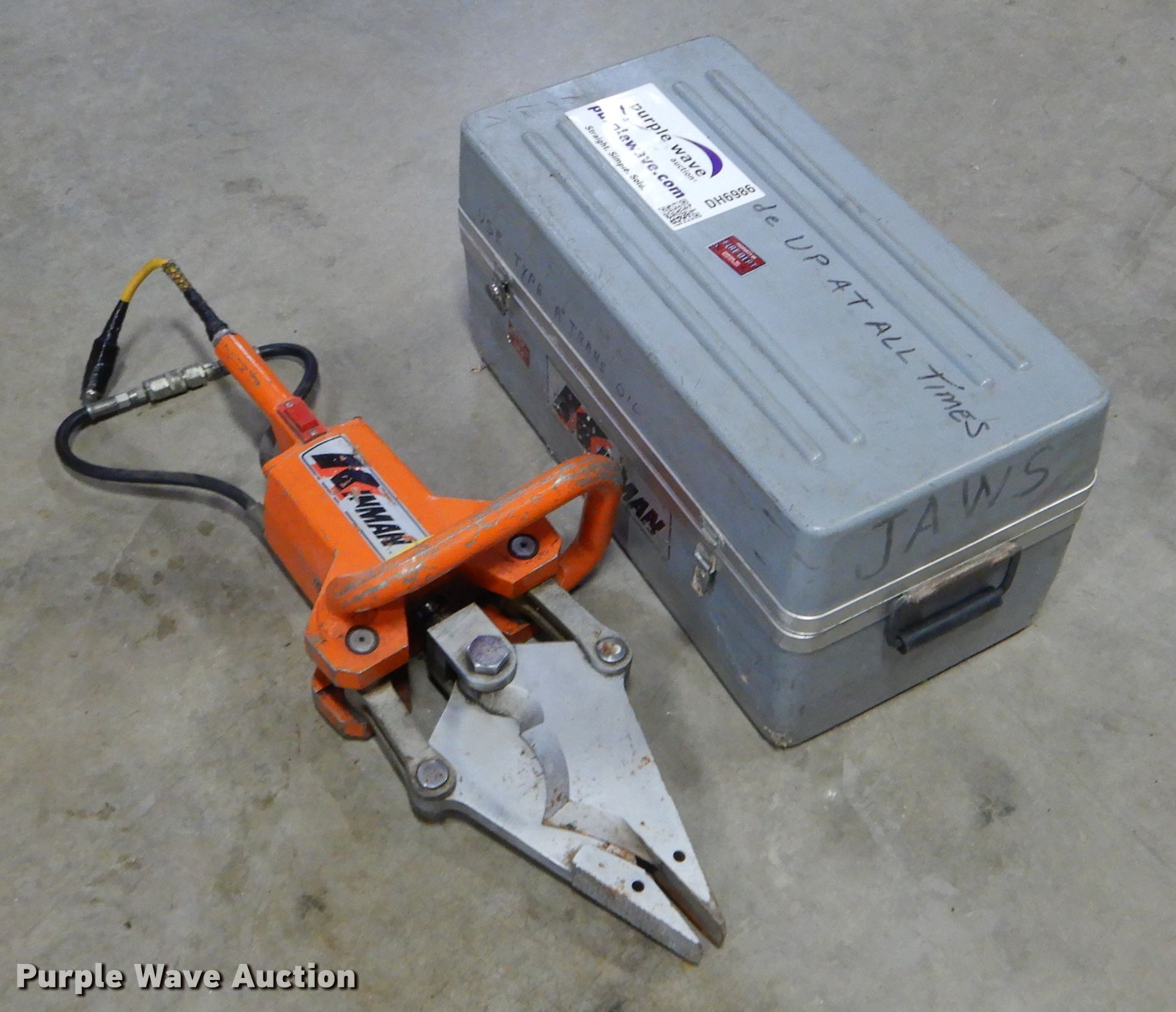 Kinman spreader and cutter extraction tool in Cameron, MO Item DH6986