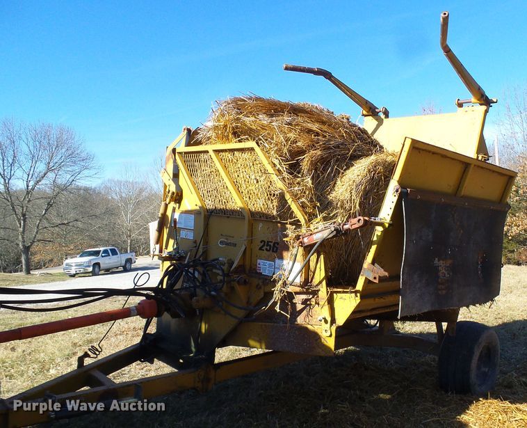 image for item DD1982 HayBuster 256 Plus II bale processor