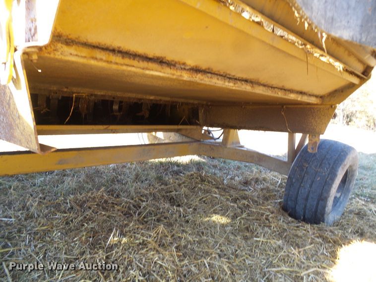 image for item DD1982 HayBuster 256 Plus II bale processor