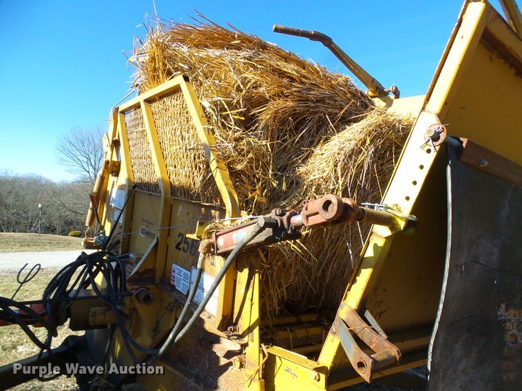 image for item DD1982 HayBuster 256 Plus II bale processor