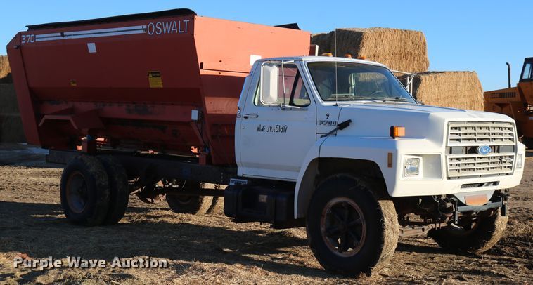 image for item DD6076 1988 Ford F700 feed mixer truck