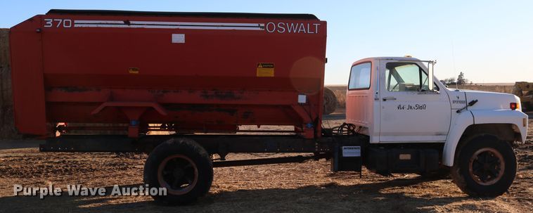 image for item DD6076 1988 Ford F700 feed mixer truck