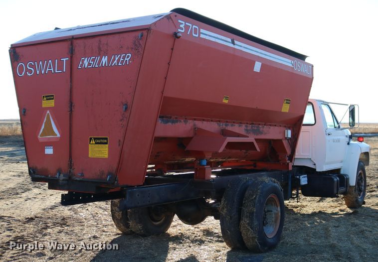 image for item DD6076 1988 Ford F700 feed mixer truck