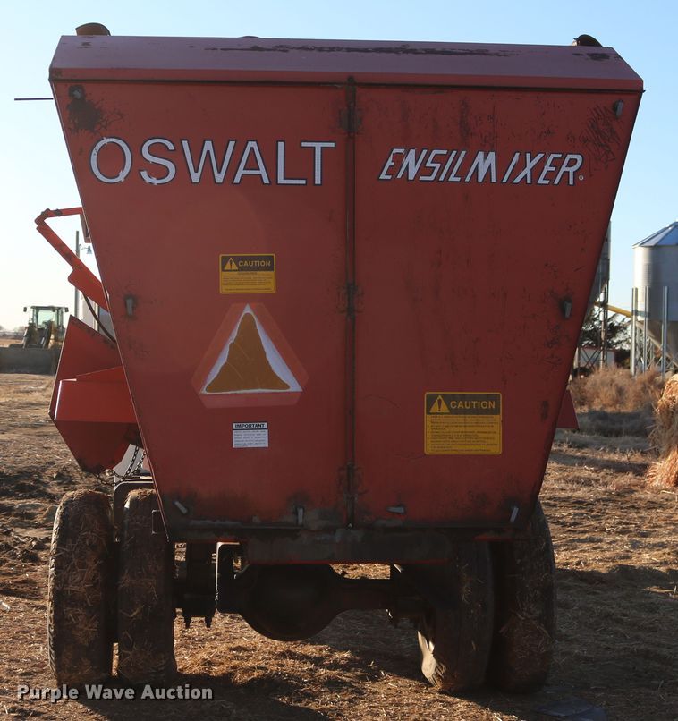 image for item DD6076 1988 Ford F700 feed mixer truck