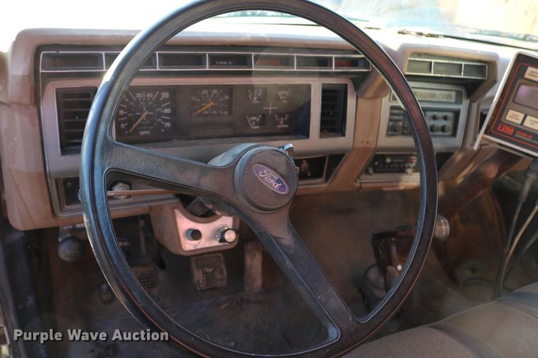 image for item DD6076 1988 Ford F700 feed mixer truck