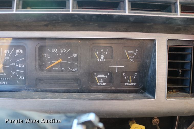 image for item DD6076 1988 Ford F700 feed mixer truck