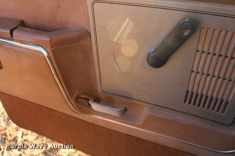 image for item DD6076 1988 Ford F700 feed mixer truck