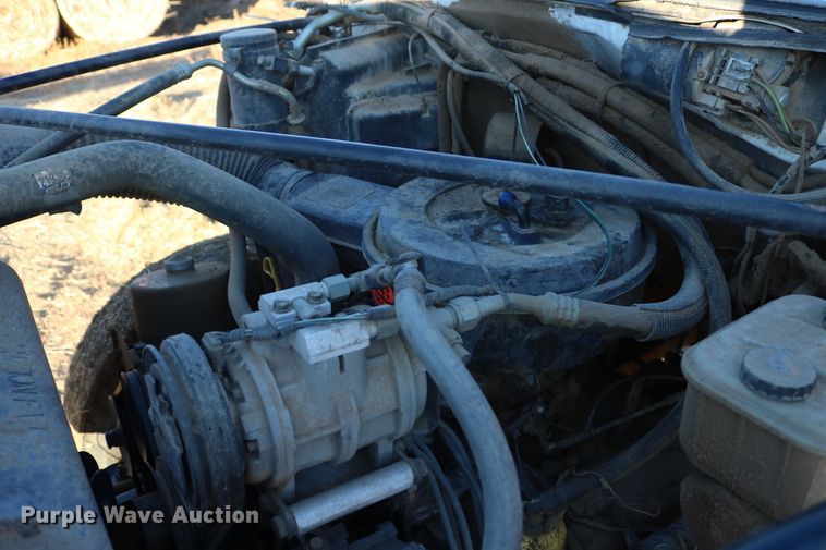 image for item DD6076 1988 Ford F700 feed mixer truck