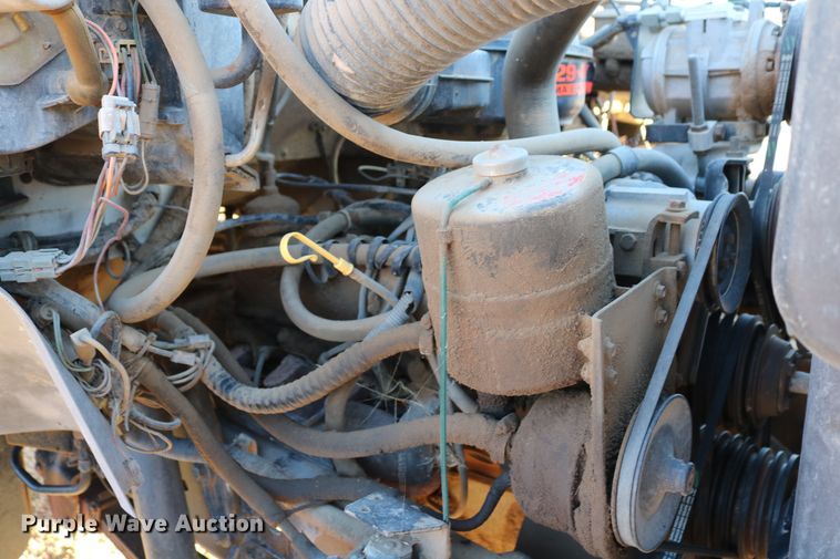 image for item DD6076 1988 Ford F700 feed mixer truck