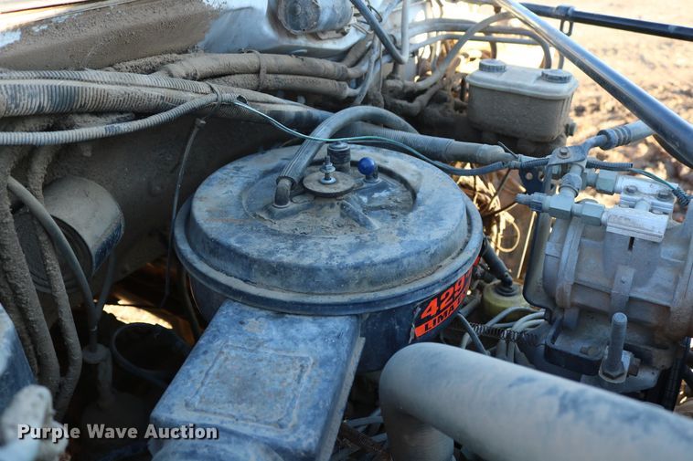 image for item DD6076 1988 Ford F700 feed mixer truck