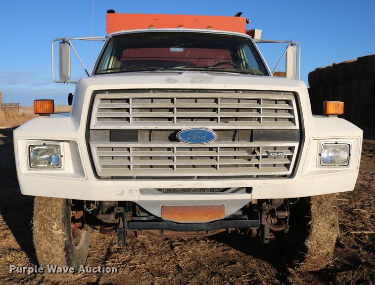 image for item DD6076 1988 Ford F700 feed mixer truck