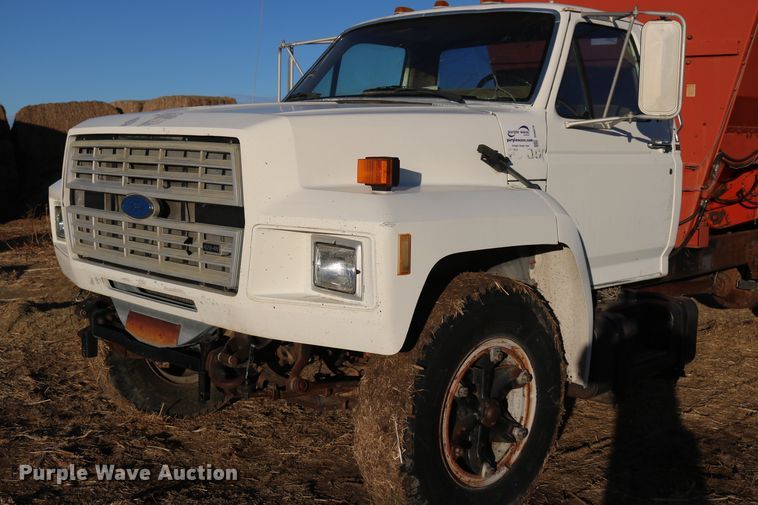 image for item DD6076 1988 Ford F700 feed mixer truck