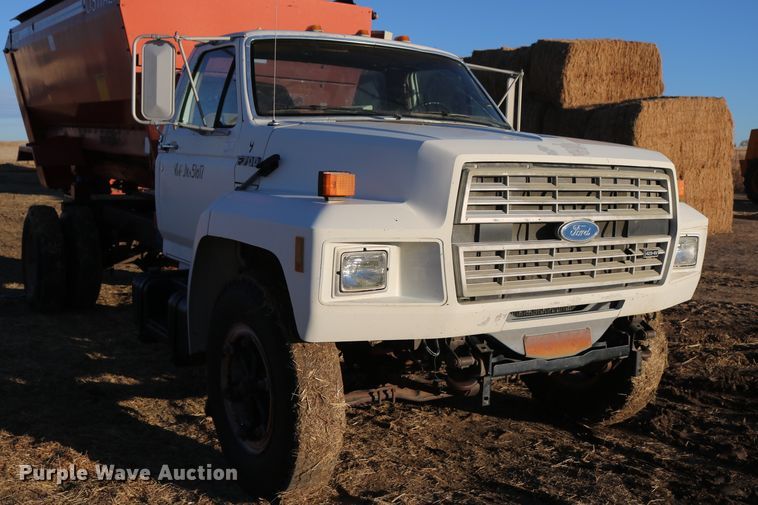 image for item DD6076 1988 Ford F700 feed mixer truck