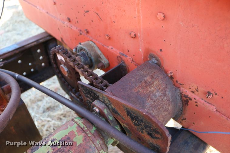 image for item DD6076 1988 Ford F700 feed mixer truck