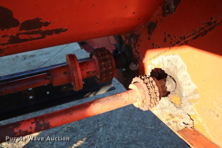 image for item DD6076 1988 Ford F700 feed mixer truck