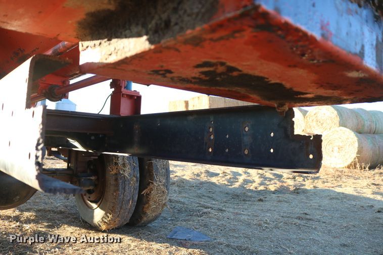 image for item DD6076 1988 Ford F700 feed mixer truck