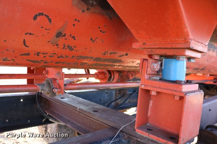 image for item DD6076 1988 Ford F700 feed mixer truck