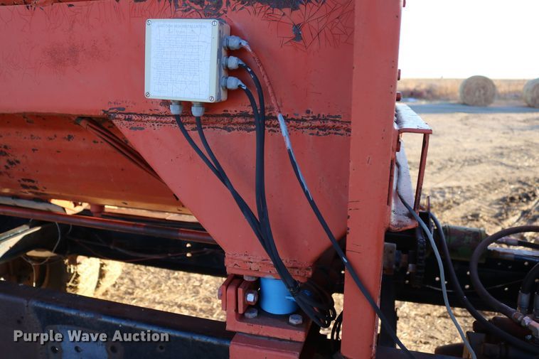 image for item DD6076 1988 Ford F700 feed mixer truck