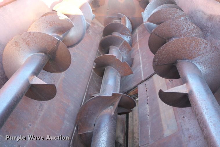 image for item DD6076 1988 Ford F700 feed mixer truck