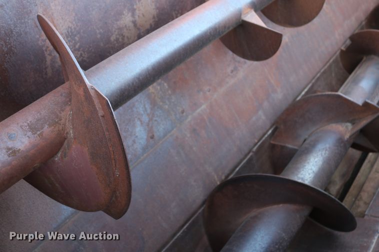 image for item DD6076 1988 Ford F700 feed mixer truck