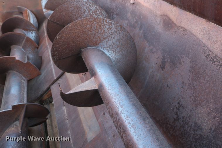 image for item DD6076 1988 Ford F700 feed mixer truck