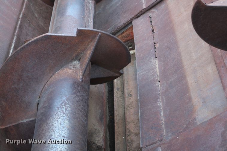 image for item DD6076 1988 Ford F700 feed mixer truck