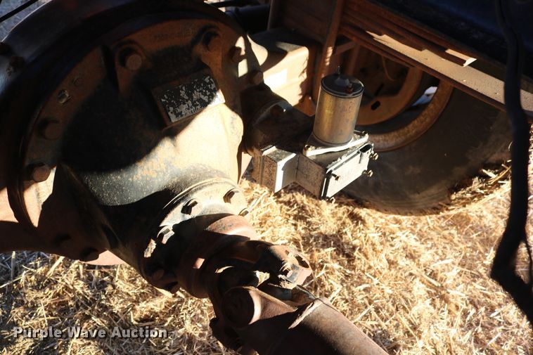 image for item DD6076 1988 Ford F700 feed mixer truck